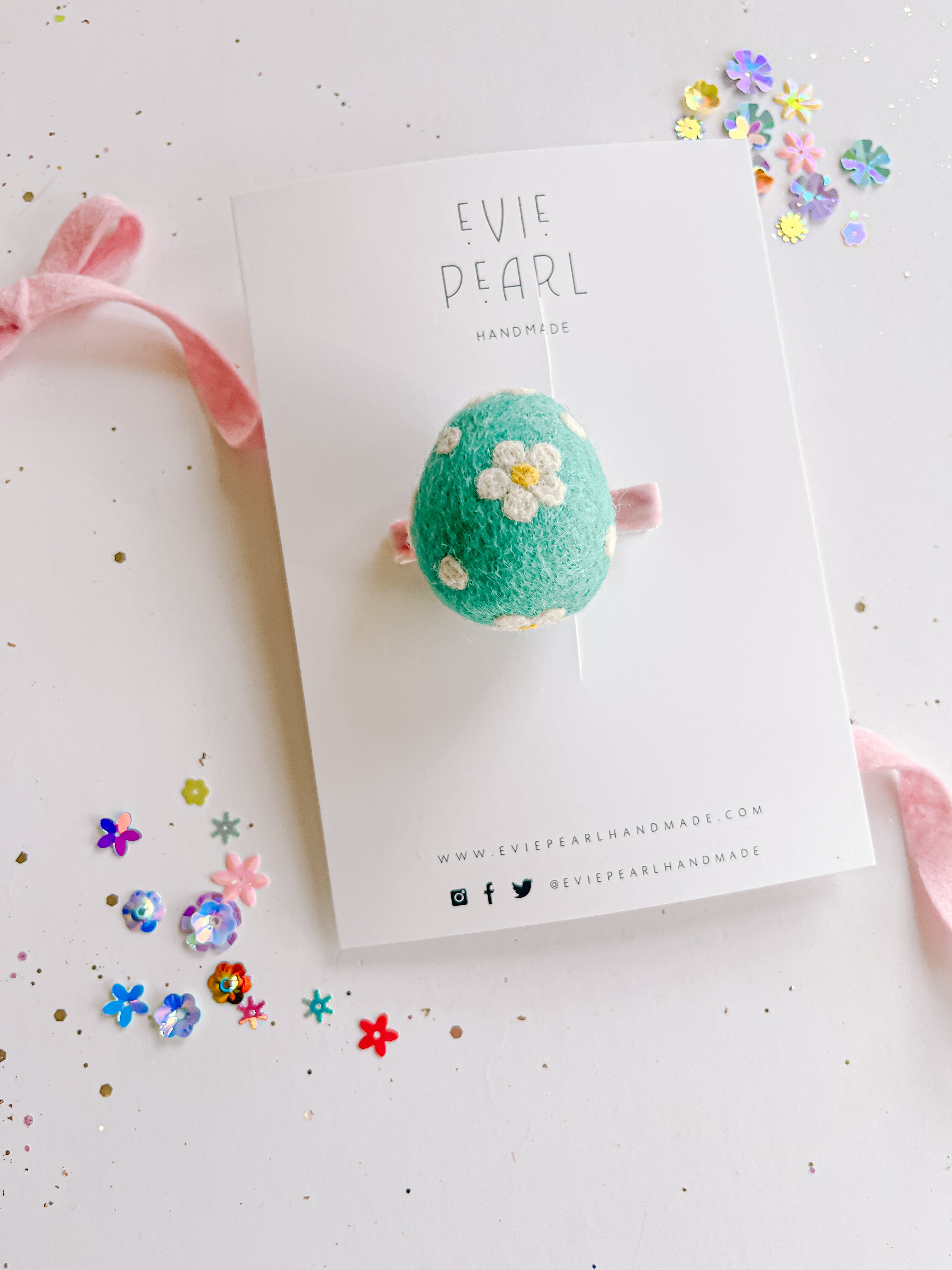 Teal Daisy Egg clip