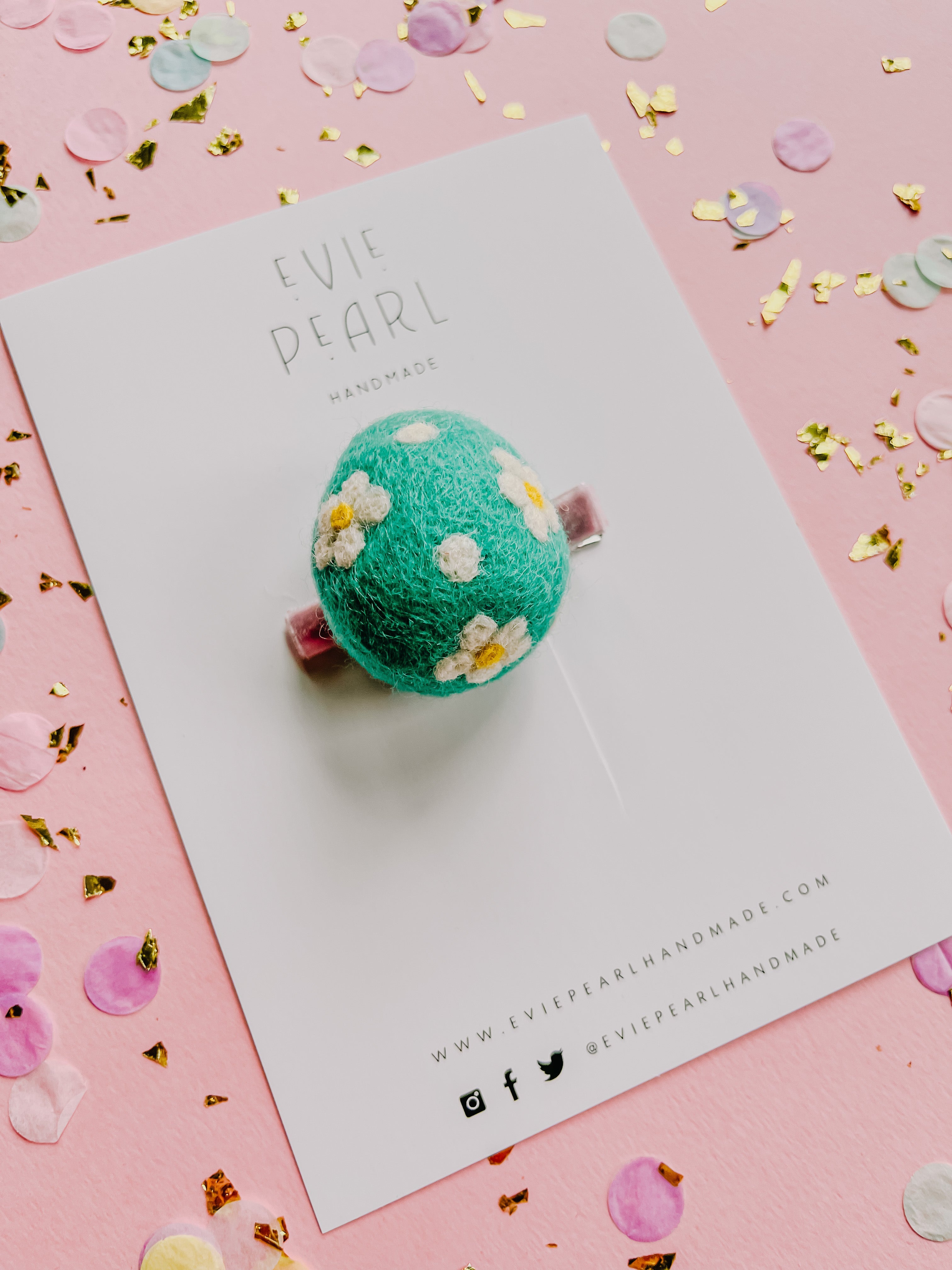 Teal Daisy Egg clip